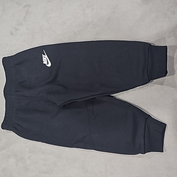 Kids Nike 2-Piece Set - Picture 2 of 3